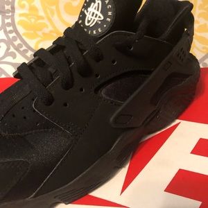 Black nike air huarache